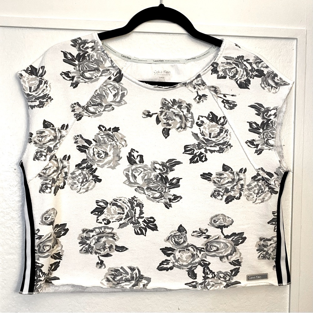 Cropped Sweatshirt, Calvin Klein Performance, Size Small.